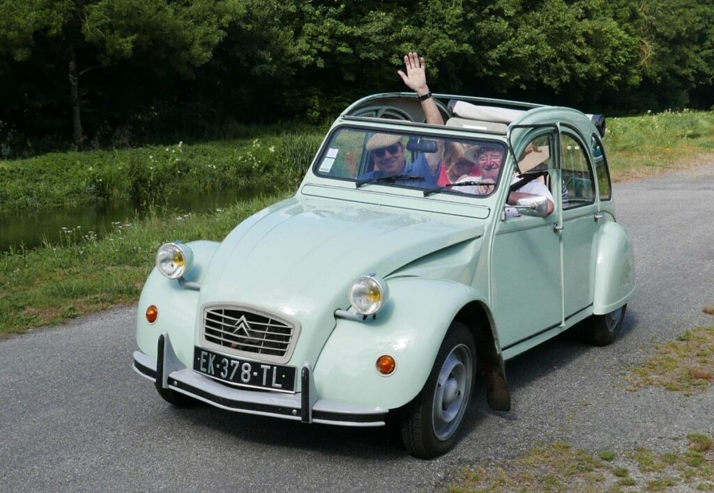 2cv-on-hireCROP 2cv en location !