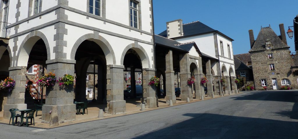halles-gouarec Les halles de gouarec